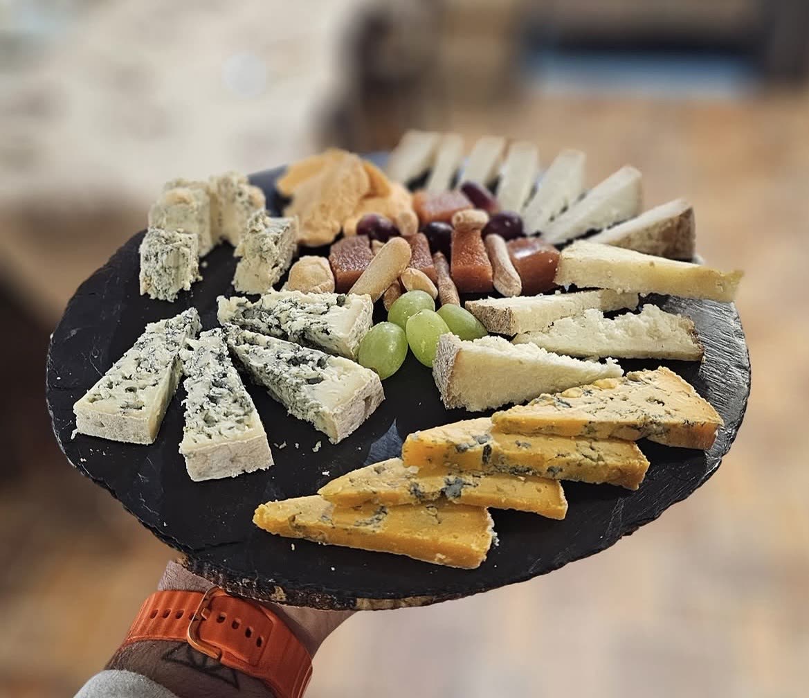 Tabla de quesos asturianos con frutos secos